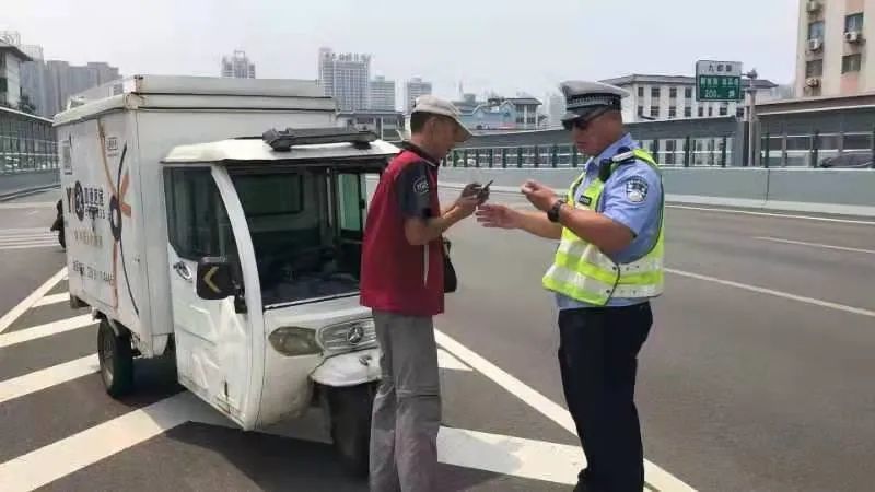 遭貨車碾壓男孩的生命奇跡，醫(yī)生的救贖與生命的希望