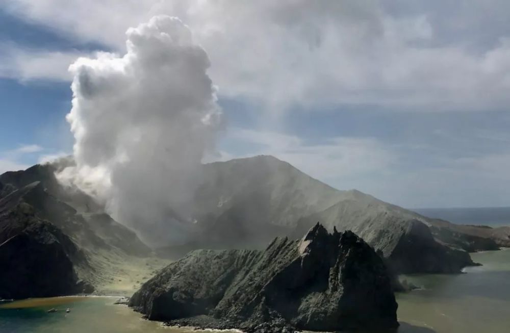 最新活火山噴發(fā)事件深度解析與觀點闡述，活火山的最新動態(tài)及影響